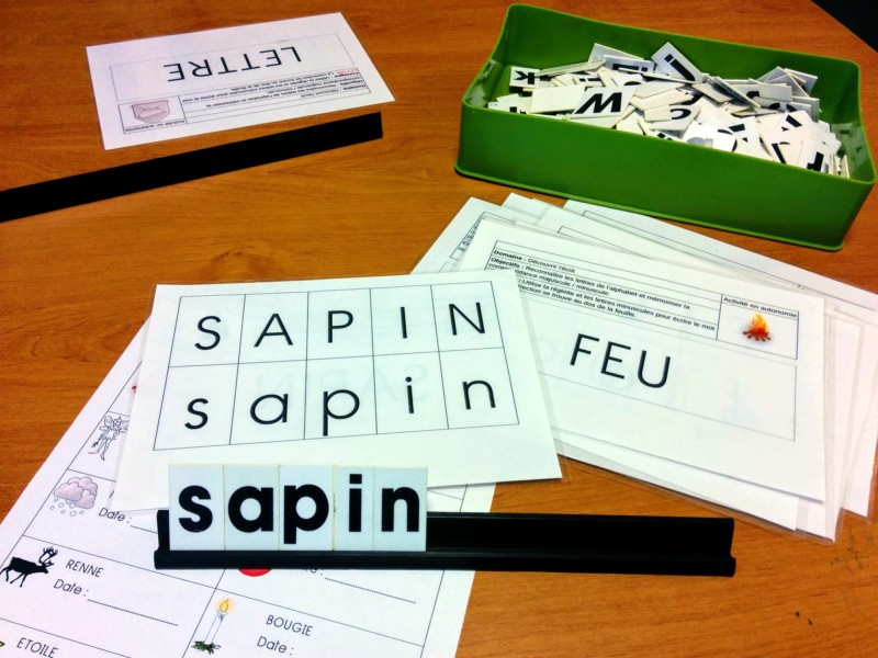 correspondance majuscules script - mots de noel